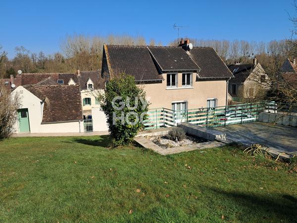 Maison 5 pièces sur un terrain de 1300 m² avec piscine dans le charmant village de Dormelles