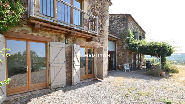 FERMETTE MODERNISÉE AVEC PISCINE ET VUE DÉGAGÉE Cordes sur ciel