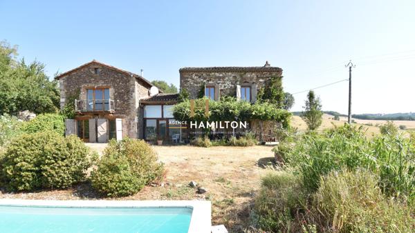 FERMETTE MODERNISÉE AVEC PISCINE ET VUE DÉGAGÉE Cordes sur ciel
