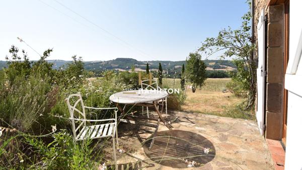 FERMETTE MODERNISÉE AVEC PISCINE ET VUE DÉGAGÉE Cordes sur ciel
