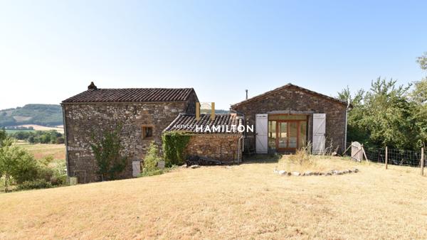 FERMETTE MODERNISÉE AVEC PISCINE ET VUE DÉGAGÉE Cordes sur ciel