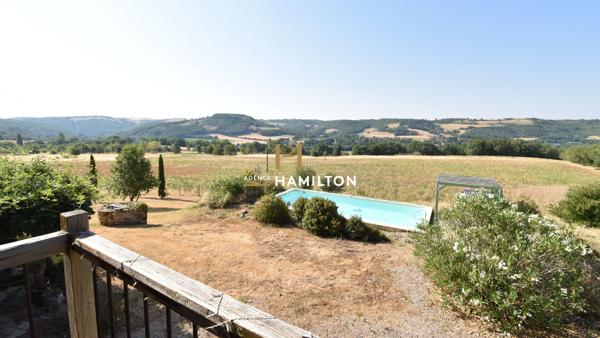 FERMETTE MODERNISÉE AVEC PISCINE ET VUE DÉGAGÉE Cordes sur ciel
