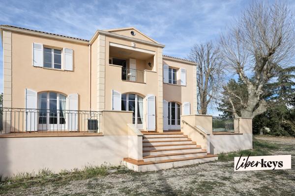 Une Maison Familiale de 236 m² sur 2 700 m² de Terrain Plein Sud