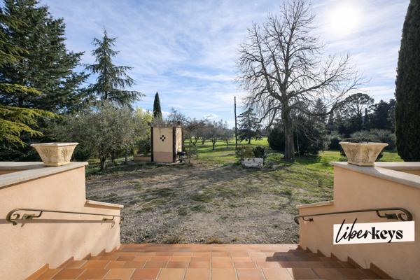 Une Maison Familiale de 236 m² sur 2 700 m² de Terrain Plein Sud