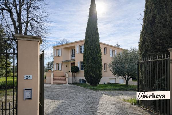 Une Maison Familiale de 236 m² sur 2 700 m² de Terrain Plein Sud