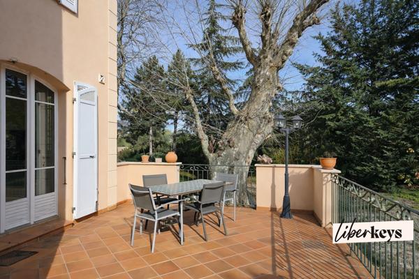 Une Maison Familiale de 236 m² sur 2 700 m² de Terrain Plein Sud