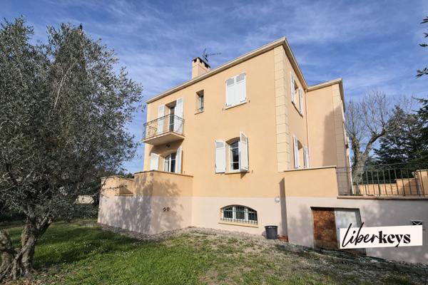 Une Maison Familiale de 236 m² sur 2 700 m² de Terrain Plein Sud
