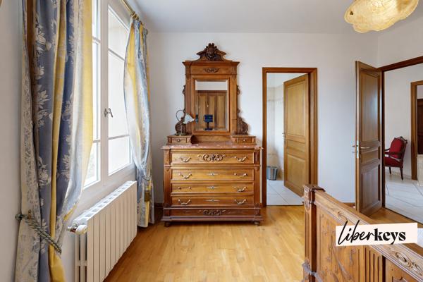 Une Maison Familiale de 236 m² sur 2 700 m² de Terrain Plein Sud