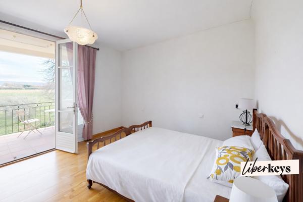 Une Maison Familiale de 236 m² sur 2 700 m² de Terrain Plein Sud