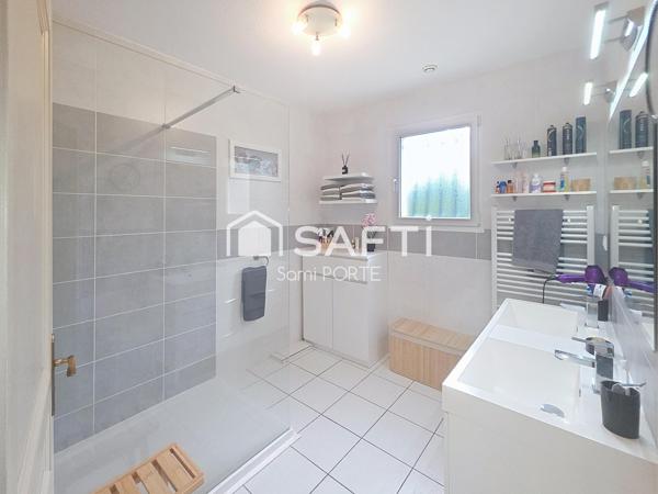 À VENDRE : Belle Villa Familiale d'environ 160 m² à Étage – Grands Volumes & Terrain Arboré