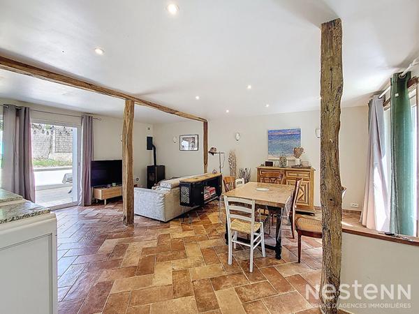 A Vendre Maison de ville en pierre avec deux chambres, terrasse et jardin au centre d Eauze