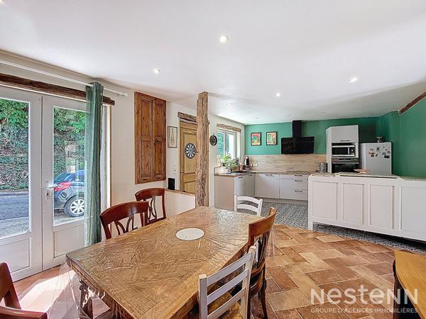 A Vendre Maison de ville en pierre avec deux chambres, terrasse et jardin au centre d Eauze