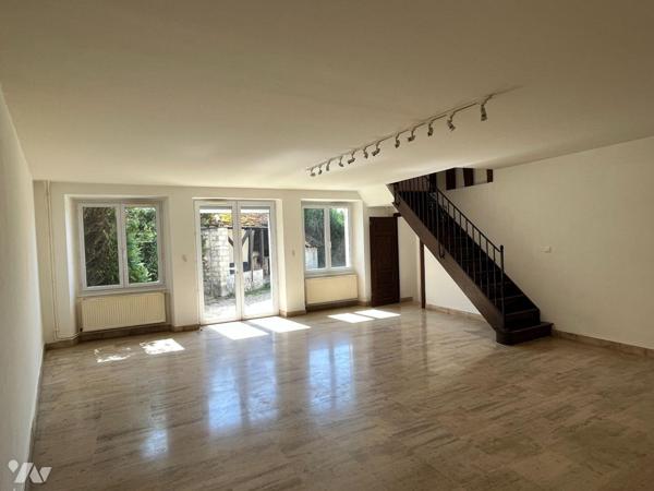 MAISON A VENDRE A MERREY SUR ARCE (10110). Dans le village de MERREY SUR ARCE (10110), à 5 minu...