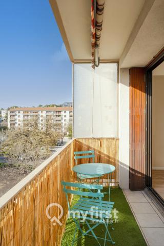 Toulon (83000) Grand T2 meublé avec cave et stationnement – Résidence fermée à La Serinette