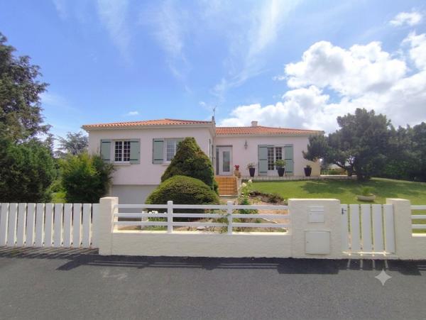 Maison
         7 pièces
        - 158 m² 324 000 € *