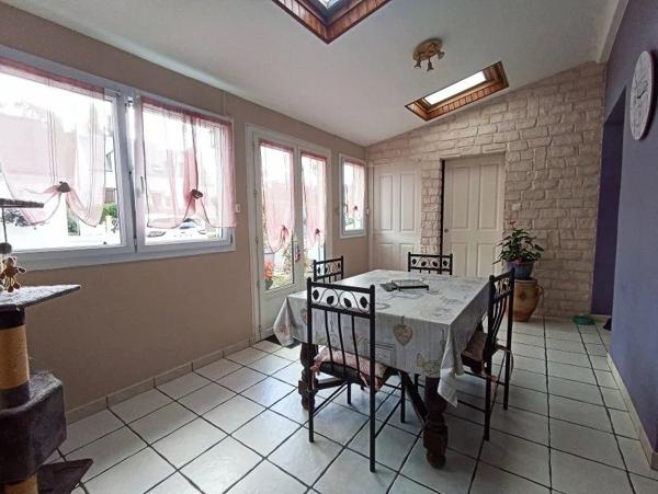 Maison familiale avec accès au canal