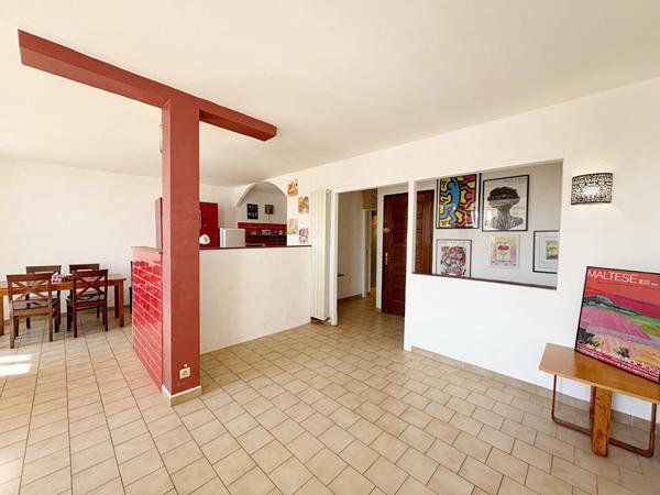 HYERES - T5 - 91 m² - Place Clemenceau