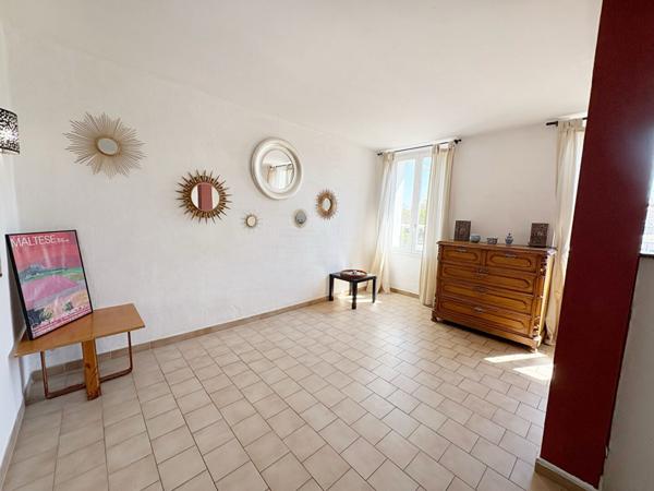 HYERES - T5 - 91 m² - Place Clemenceau