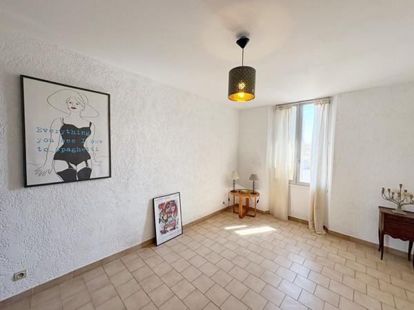 HYERES - T5 - 91 m² - Place Clemenceau