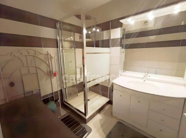 AGDE – 86 m² – Ascenseur – Suite parentale – Terrasses – Stationnement Appartement traversant avec ascenseur, climatisation, terrasses et suite parentale, dans une résidence sereine et verdoyante en i