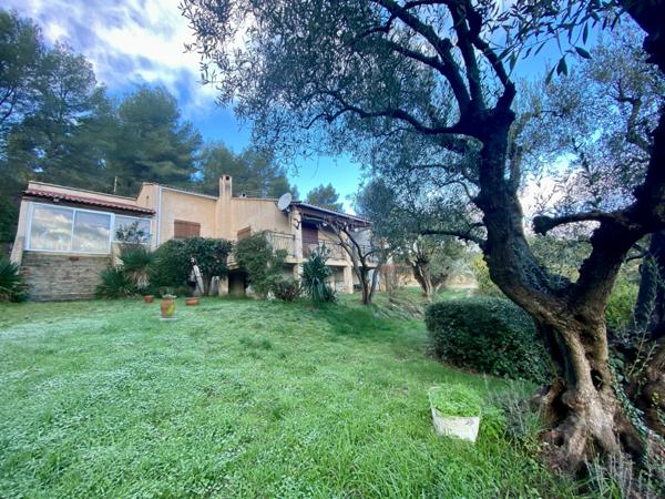 Maison à vendre    6 pièces •  Le Beausset