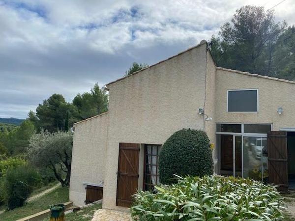 Maison à vendre    6 pièces •  Le Beausset