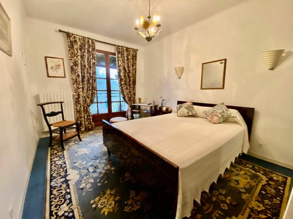 Maison à vendre    6 pièces •  Le Beausset