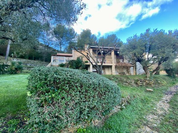 Maison à vendre    6 pièces •  Le Beausset