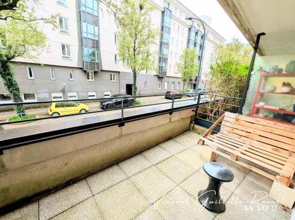 Studio lumineux avec terrasse et parking – Quartier St Hélier, proche gare