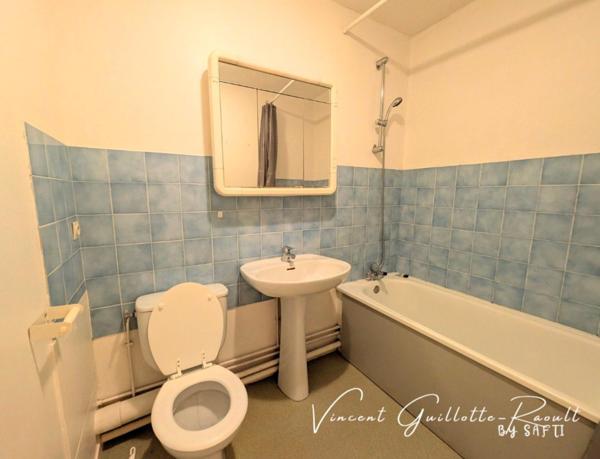 Studio lumineux avec terrasse et parking – Quartier St Hélier, proche gare