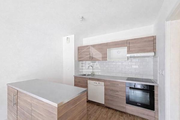 T3 CLICHY RECENT BALCON PARKING