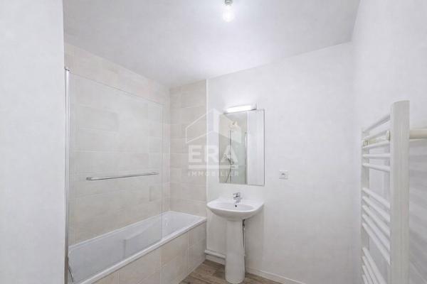 T3 CLICHY RECENT BALCON PARKING