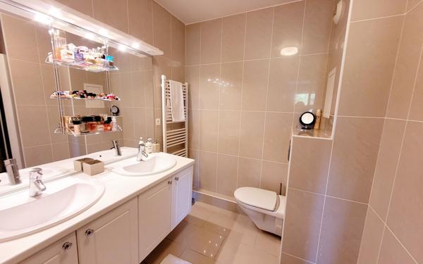 Appartement à vendre    3 pièces • 98 m2 Ferney-Voltaire