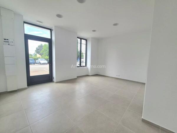 Location Local commercial 2 pièces 34 m2 à Le Luc