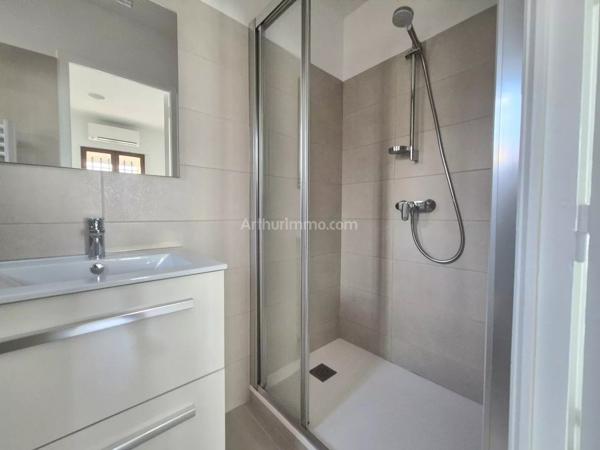 Location Local commercial 2 pièces 34 m2 à Le Luc