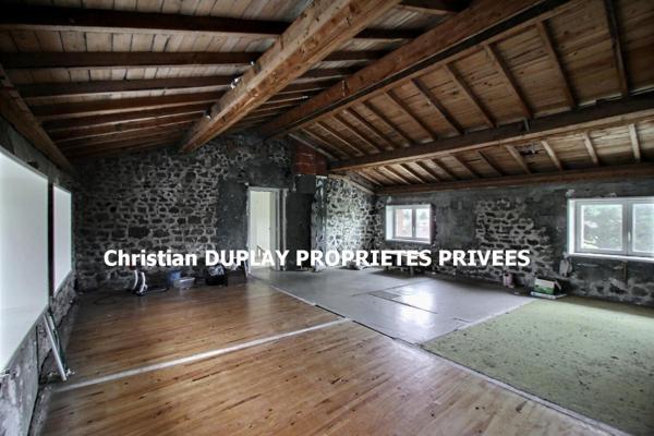Saint Genest Malifaux 42660 fermette sur deux niveaux comprenant environ 120m² habitables et un garage sur 1,3 hectare de terrain agricole