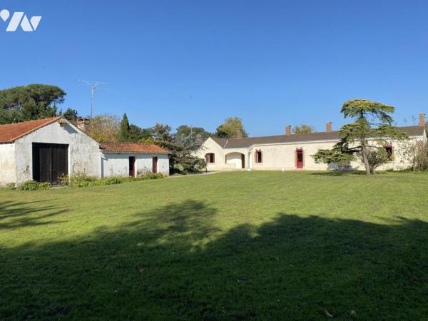 ST HILAIRE DE RIEZ, propriété de presque 6ha, maison de 214m² env. et dépendances, 2 puits !