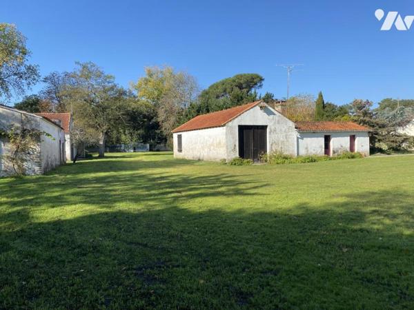 ST HILAIRE DE RIEZ, propriété de presque 6ha, maison de 214m² env. et dépendances, 2 puits !