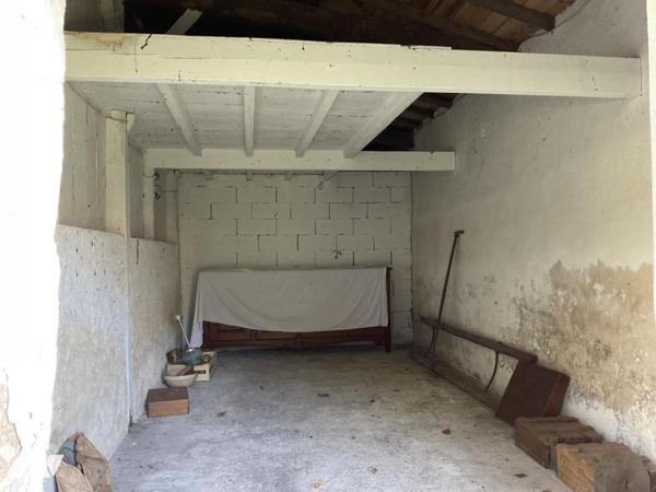 ST HILAIRE DE RIEZ, propriété de presque 6ha, maison de 214m² env. et dépendances, 2 puits !