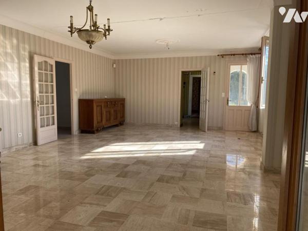 ST HILAIRE DE RIEZ, propriété de presque 6ha, maison de 214m² env. et dépendances, 2 puits !