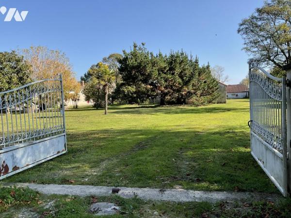 ST HILAIRE DE RIEZ, propriété de presque 6ha, maison de 214m² env. et dépendances, 2 puits !