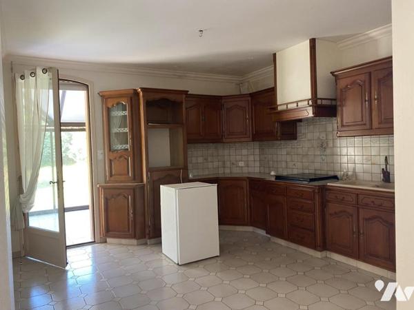 ST HILAIRE DE RIEZ, propriété de presque 6ha, maison de 214m² env. et dépendances, 2 puits !