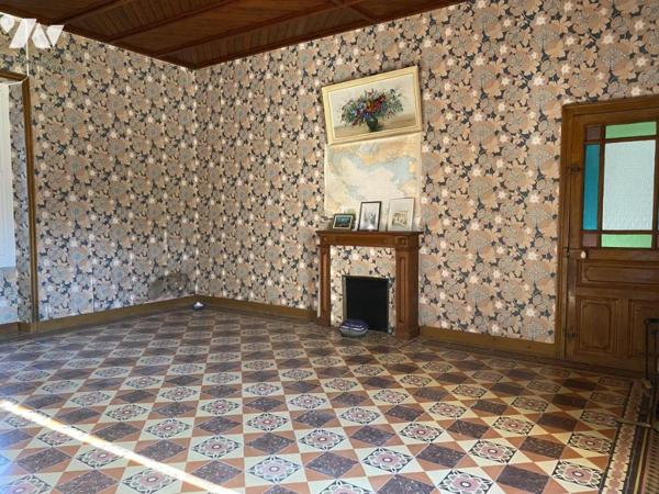 ST HILAIRE DE RIEZ, propriété de presque 6ha, maison de 214m² env. et dépendances, 2 puits !