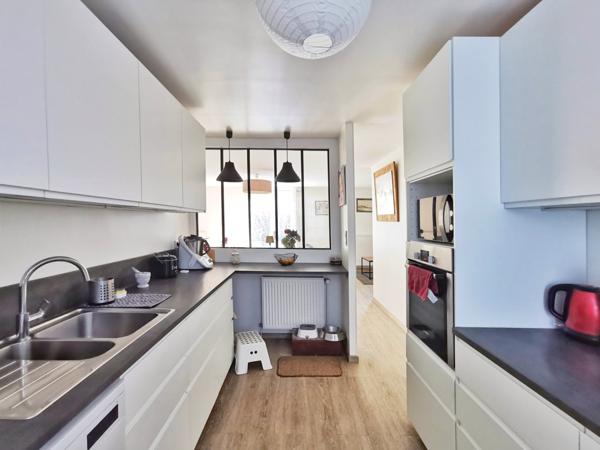 Magny-les-Hameaux (78114) Maison 7-9P en excel. état, sur 600m², avec ss-sol total.