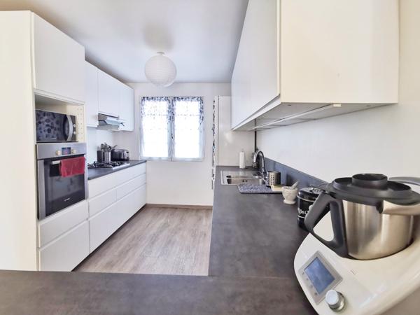 Magny-les-Hameaux (78114) Maison 7-9P en excel. état, sur 600m², avec ss-sol total.