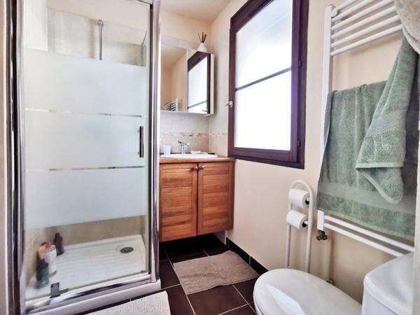 Magny-les-Hameaux (78114) Maison 7-9P en excel. état, sur 600m², avec ss-sol total.