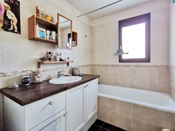 Magny-les-Hameaux (78114) Maison 7-9P en excel. état, sur 600m², avec ss-sol total.