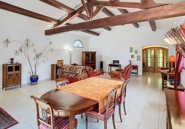 Maison de Plain-pied 6 Pièces 198 m²