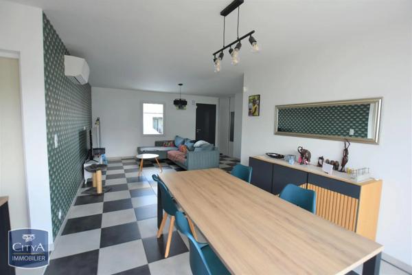 Maison à louer 4 pièces 80.04m² Le May-sur-Èvre (49122)