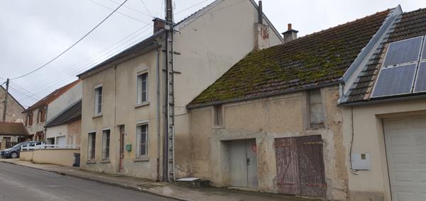 Dormans (51700) MAISON AVEC GARAGE ET JARDIN A RENOVER